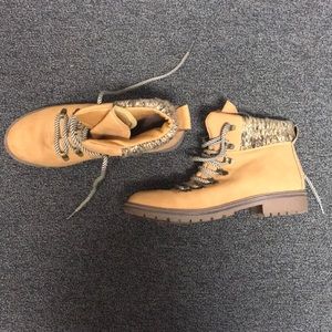 American Eagle boots